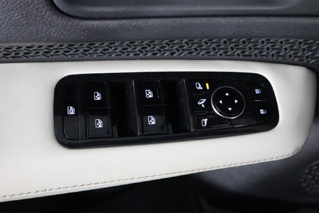 Used 2023 Nissan Ariya AWD image 19