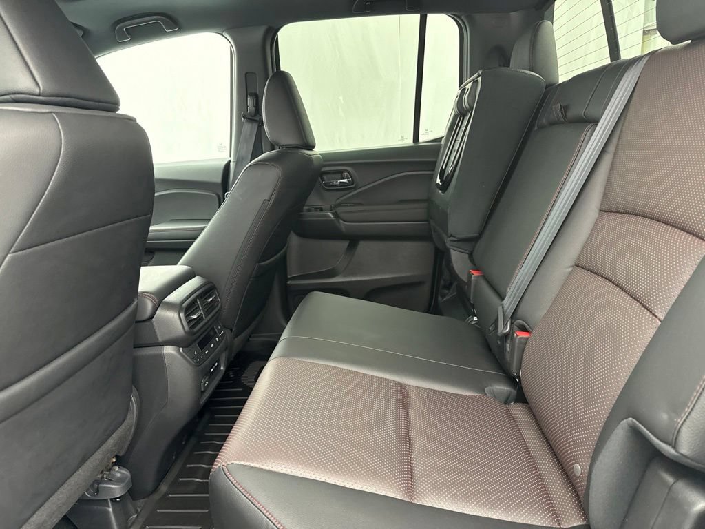 Used 2025 Honda Ridgeline Black Edition image 13
