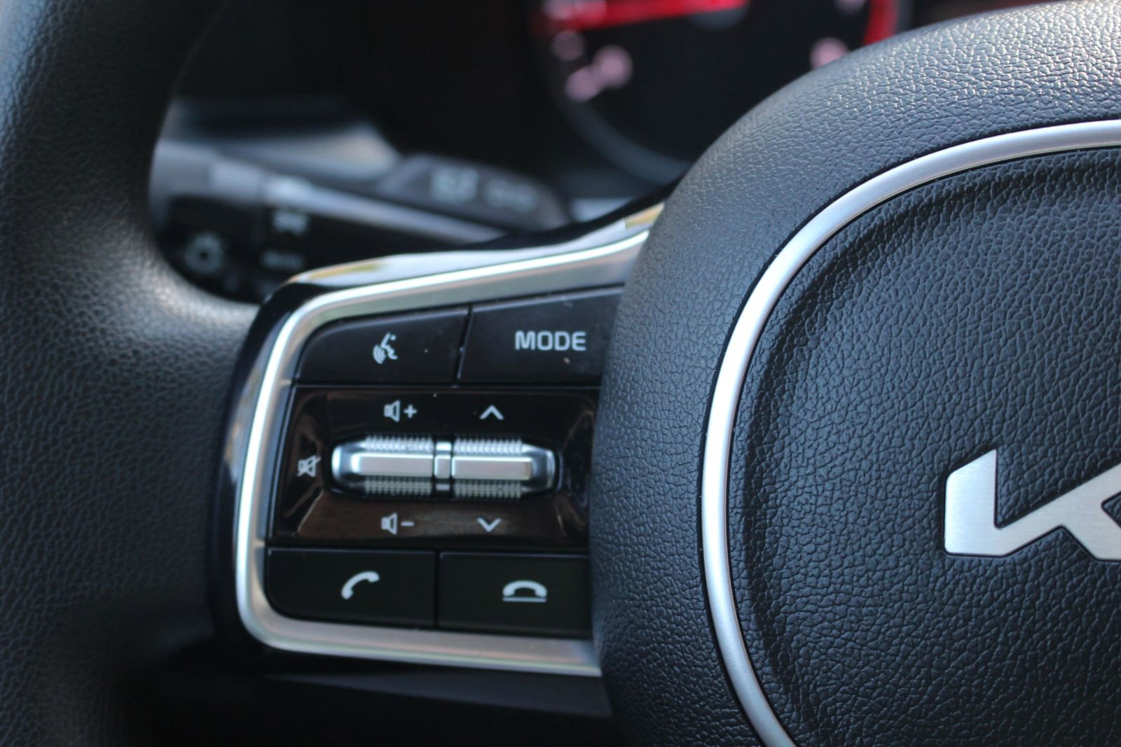 Used 2023 Kia Sorento LX image 21