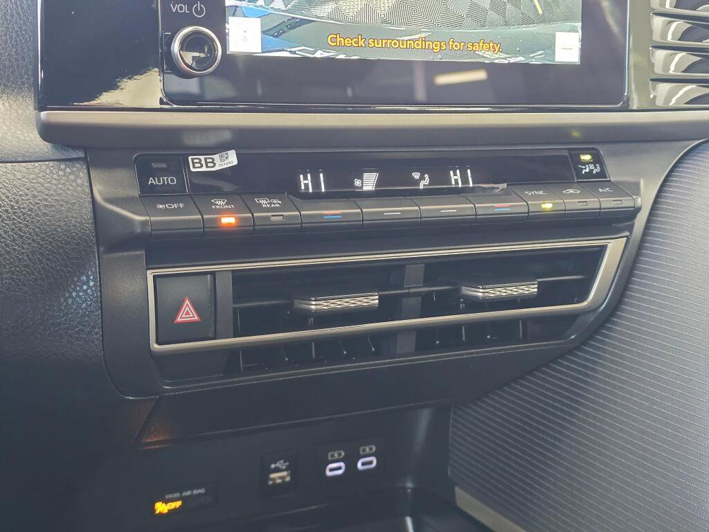 Used 2025 Toyota Camry SE image 32