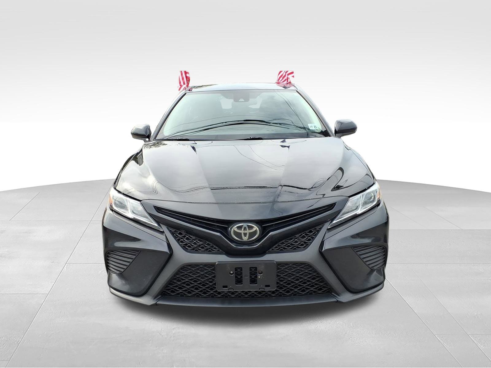 Used 2020 Toyota Camry SE image 2