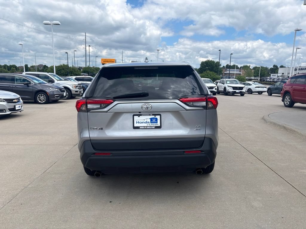 Used 2022 Toyota RAV4 LE w/ Carpet Mat Package (TMS) AWD/4WD image 6