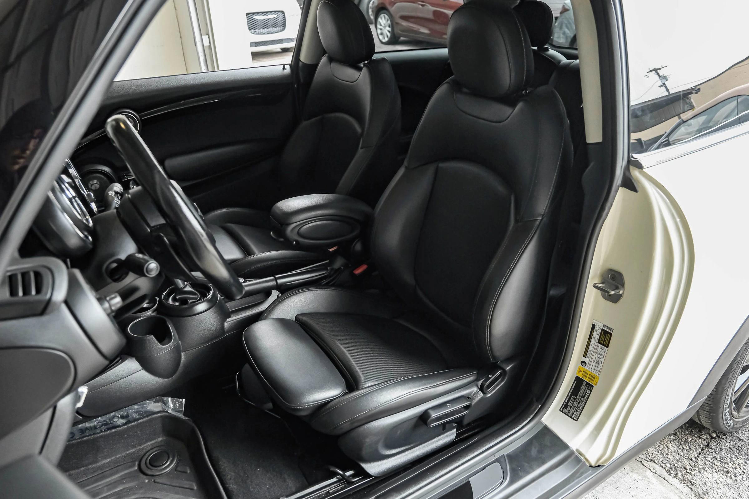 Used 2019 MINI Cooper S w/ Premium Package image 28