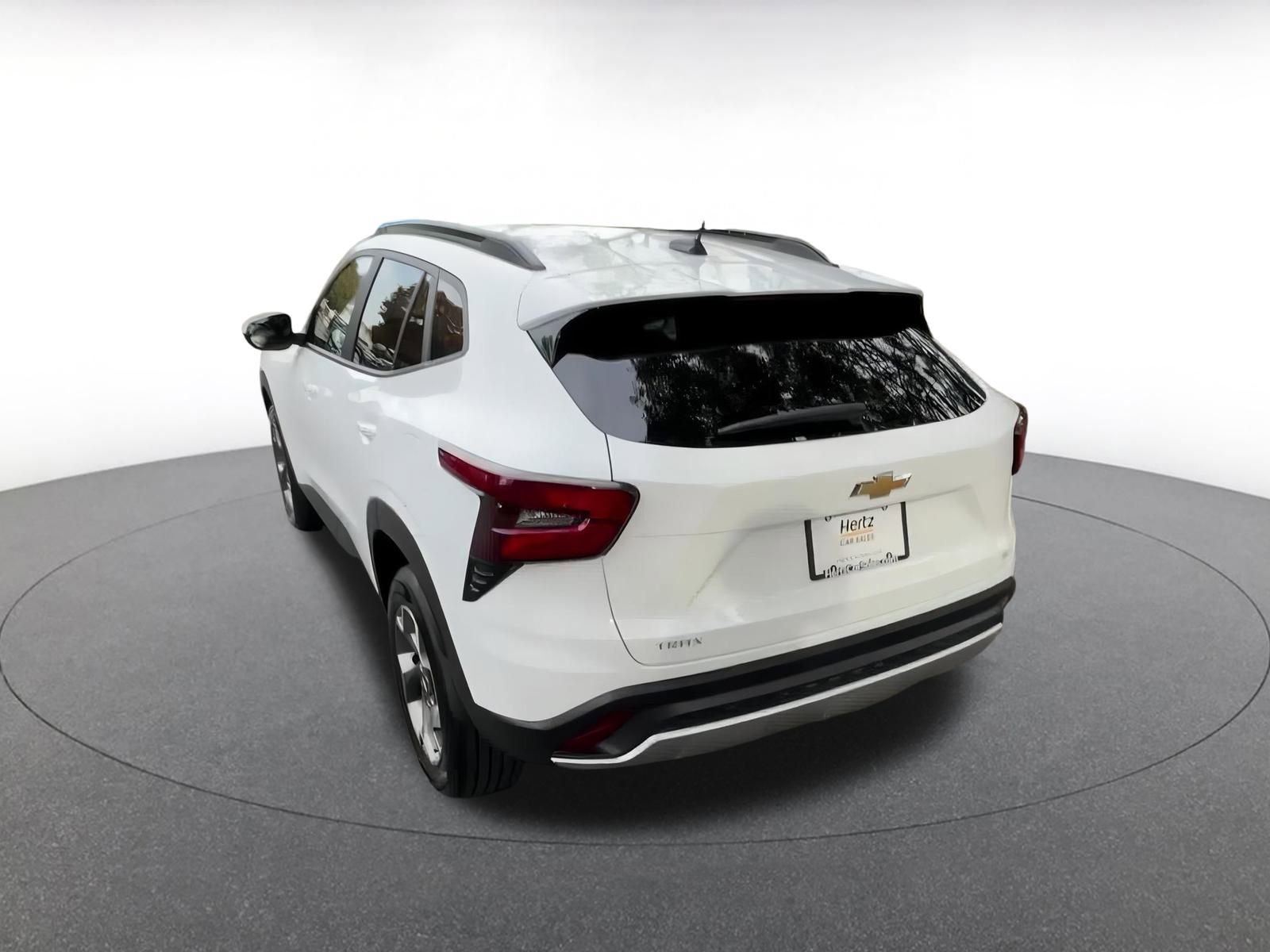 Used 2025 Chevrolet Trax LT image 11