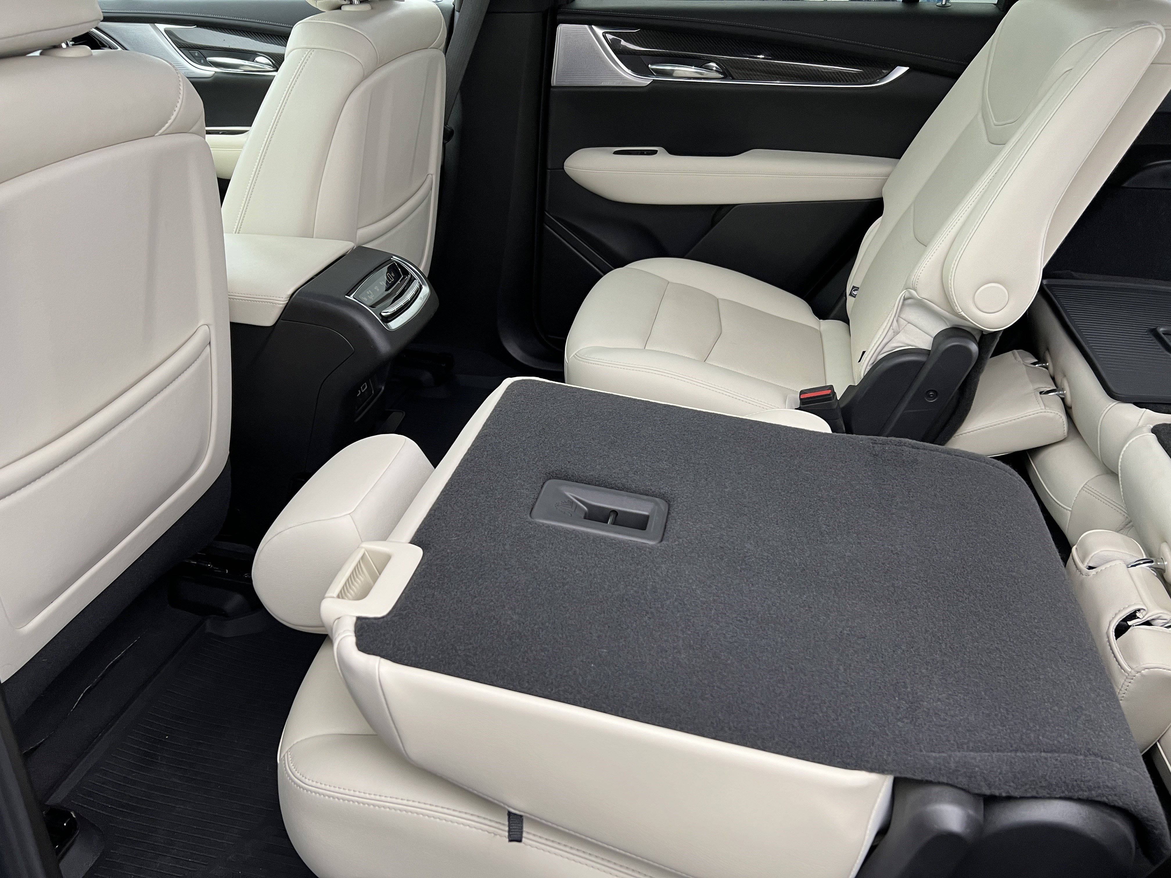 Used 2023 Cadillac XT6 Sport w/ Technology Package image 19