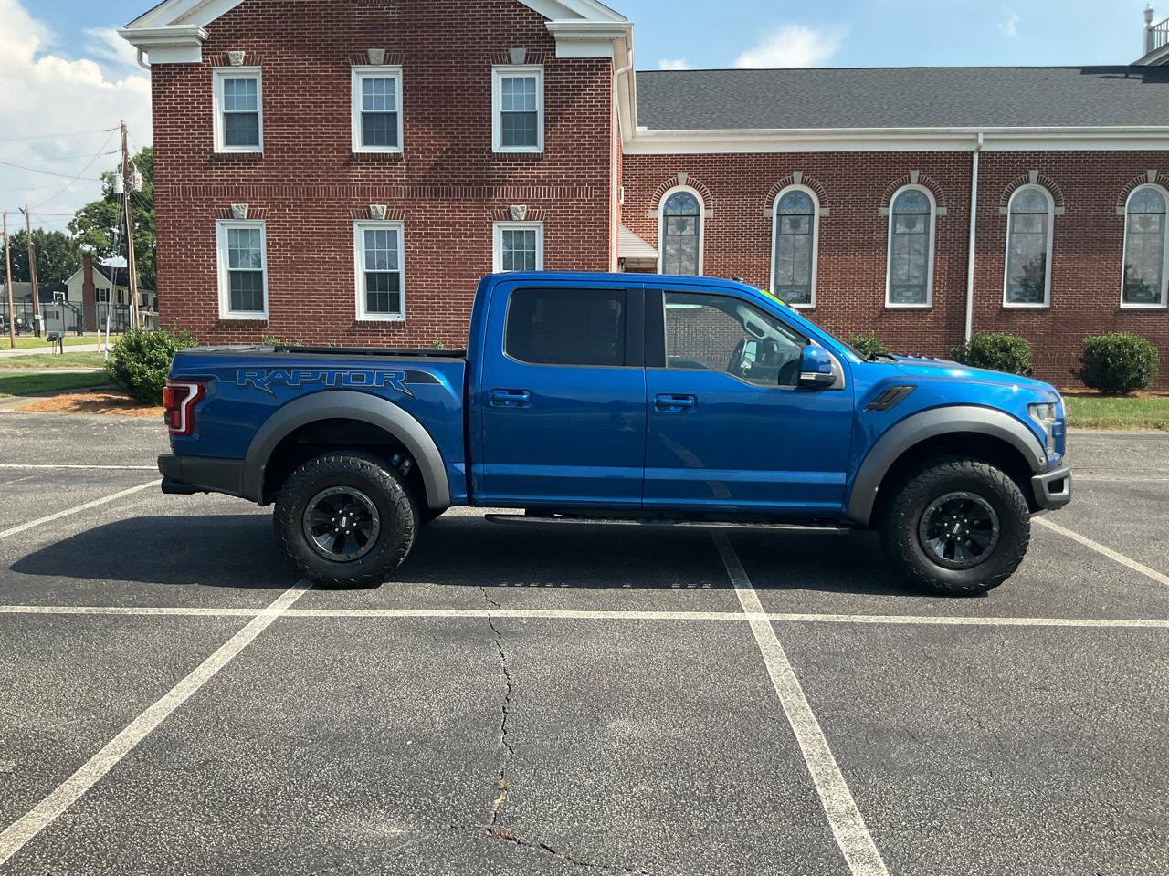 Used 2017 Ford F150 Raptor w/ Equipment Group 802A Luxury AWD/4WD image 3