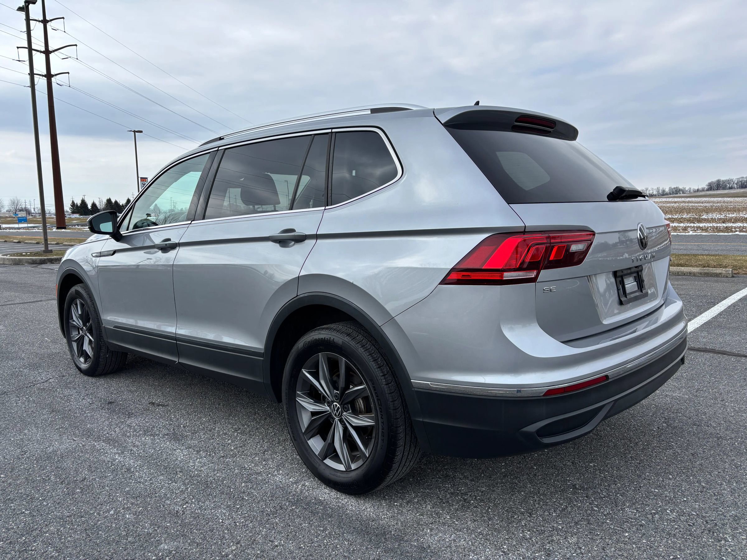 Used 2022 Volkswagen Tiguan SE image 9