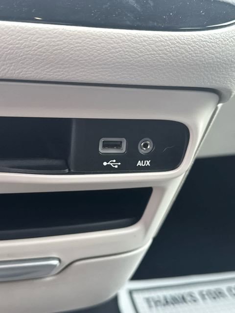 Used 2017 Chrysler Pacifica Touring-L FWD image 26