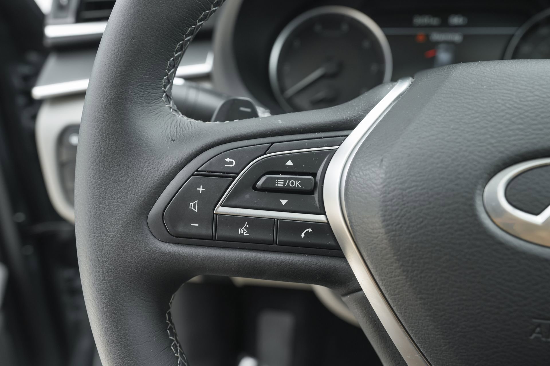 Used 2025 INFINITI QX50 Luxe image 14