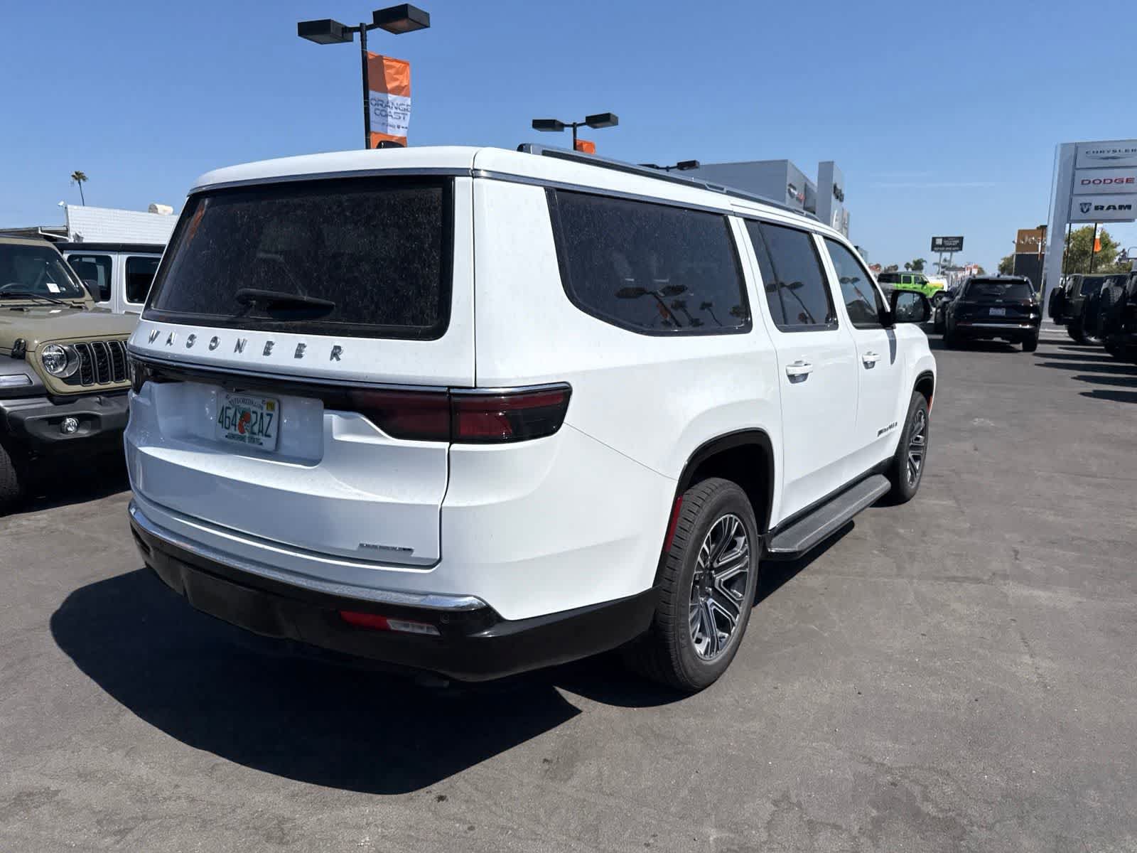 Used 2024 Jeep Wagoneer L Series II RWD image 15