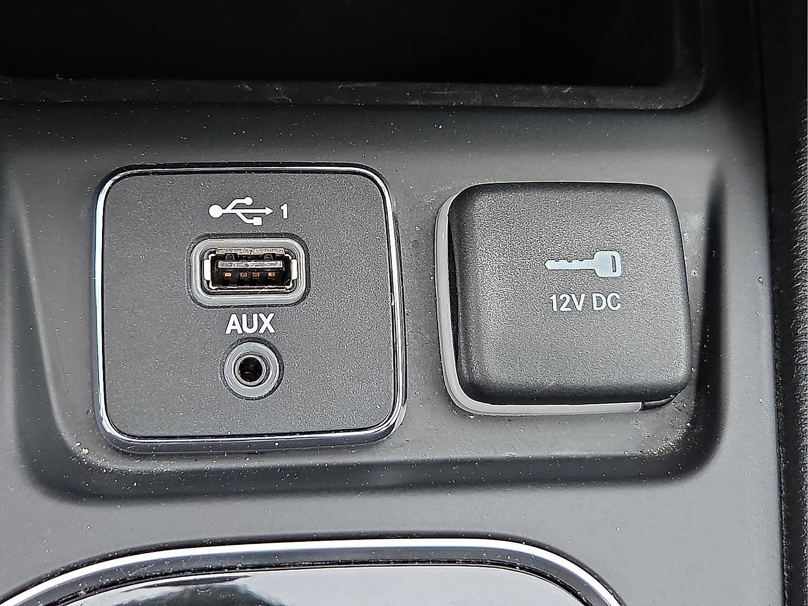 Used 2022 Jeep Cherokee Limited AWD/4WD image 17