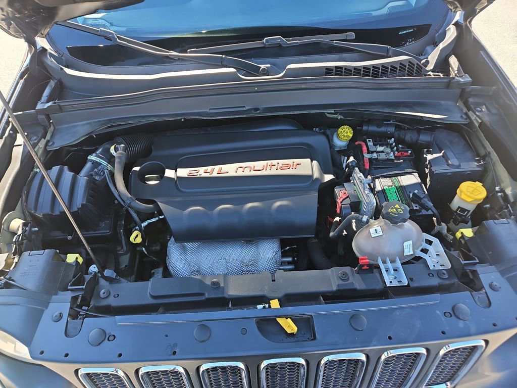 Used 2018 Jeep Renegade Latitude image 11