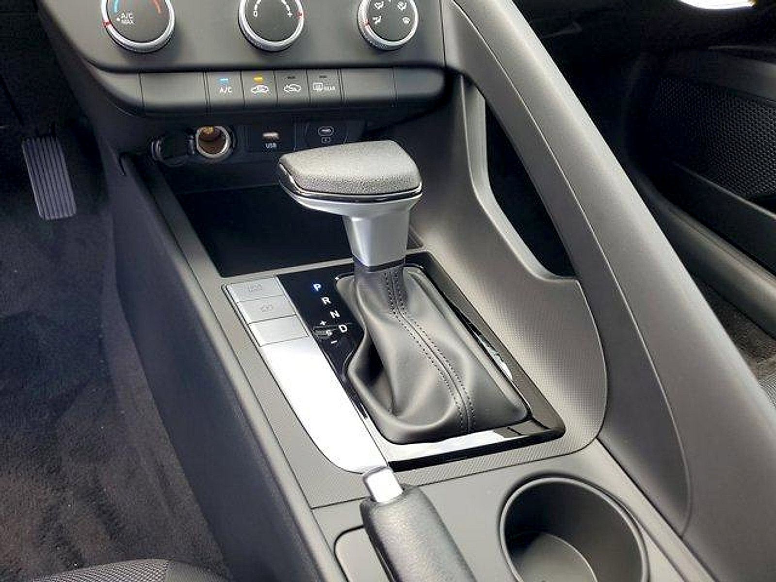 New 2025 Hyundai Elantra SE FWD image 12