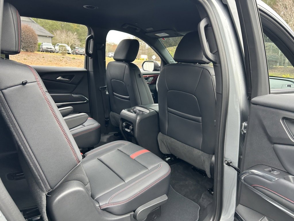 Used 2025 Chevrolet Traverse RS image 52