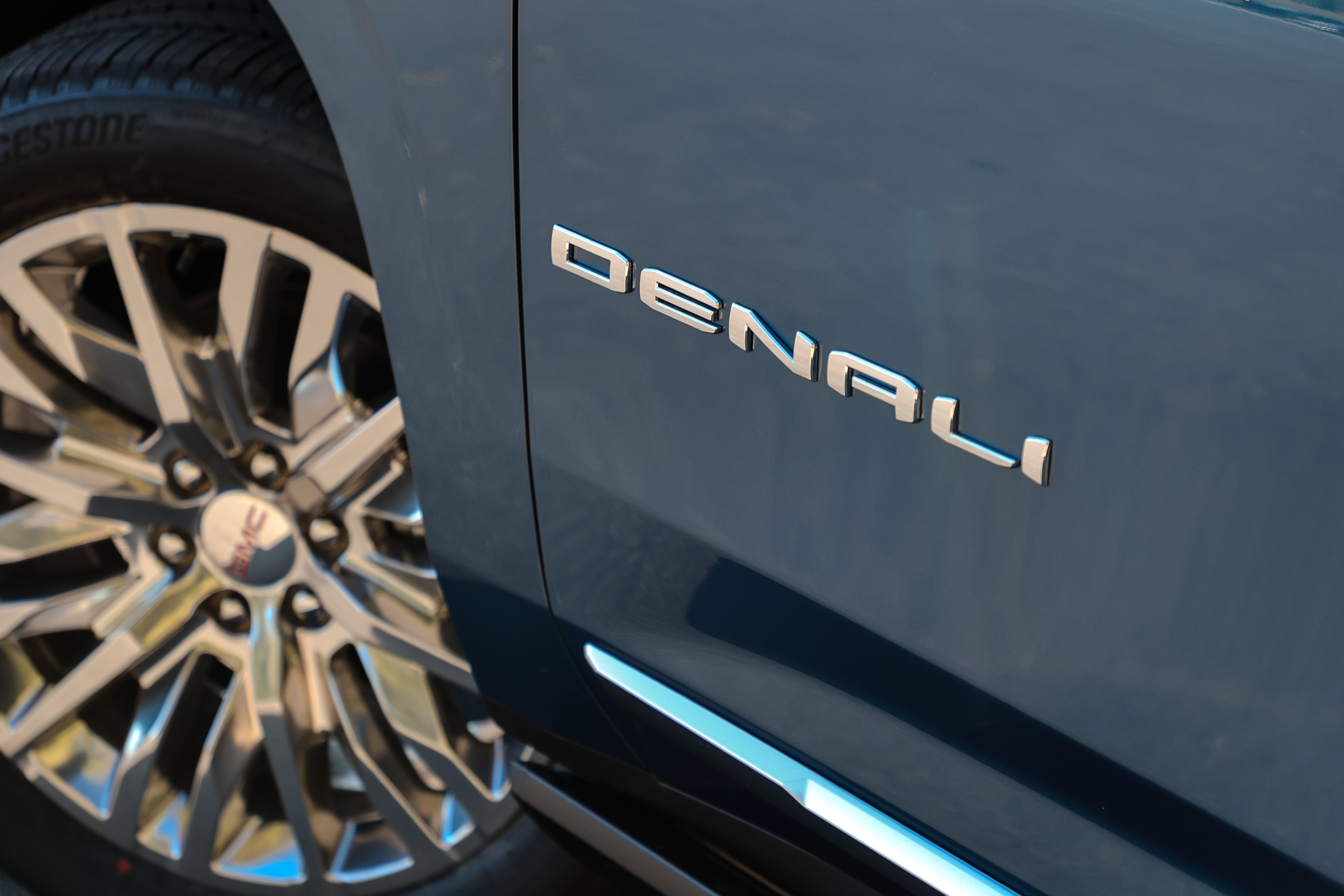 New 2026 GMC Yukon Denali w/ Sun & Power Step Package image 4