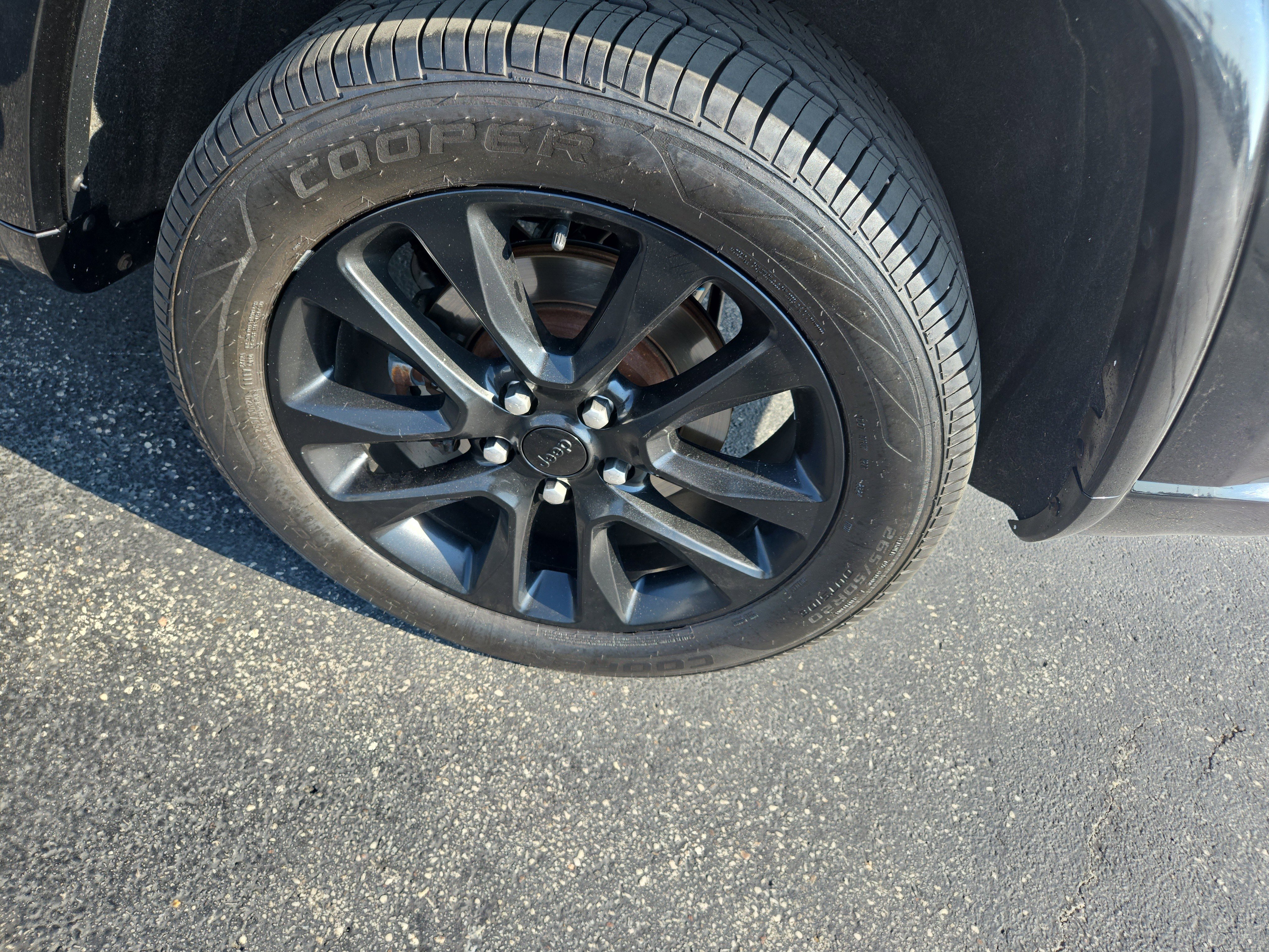 Used 2022 Jeep Grand Cherokee Laredo X image 10