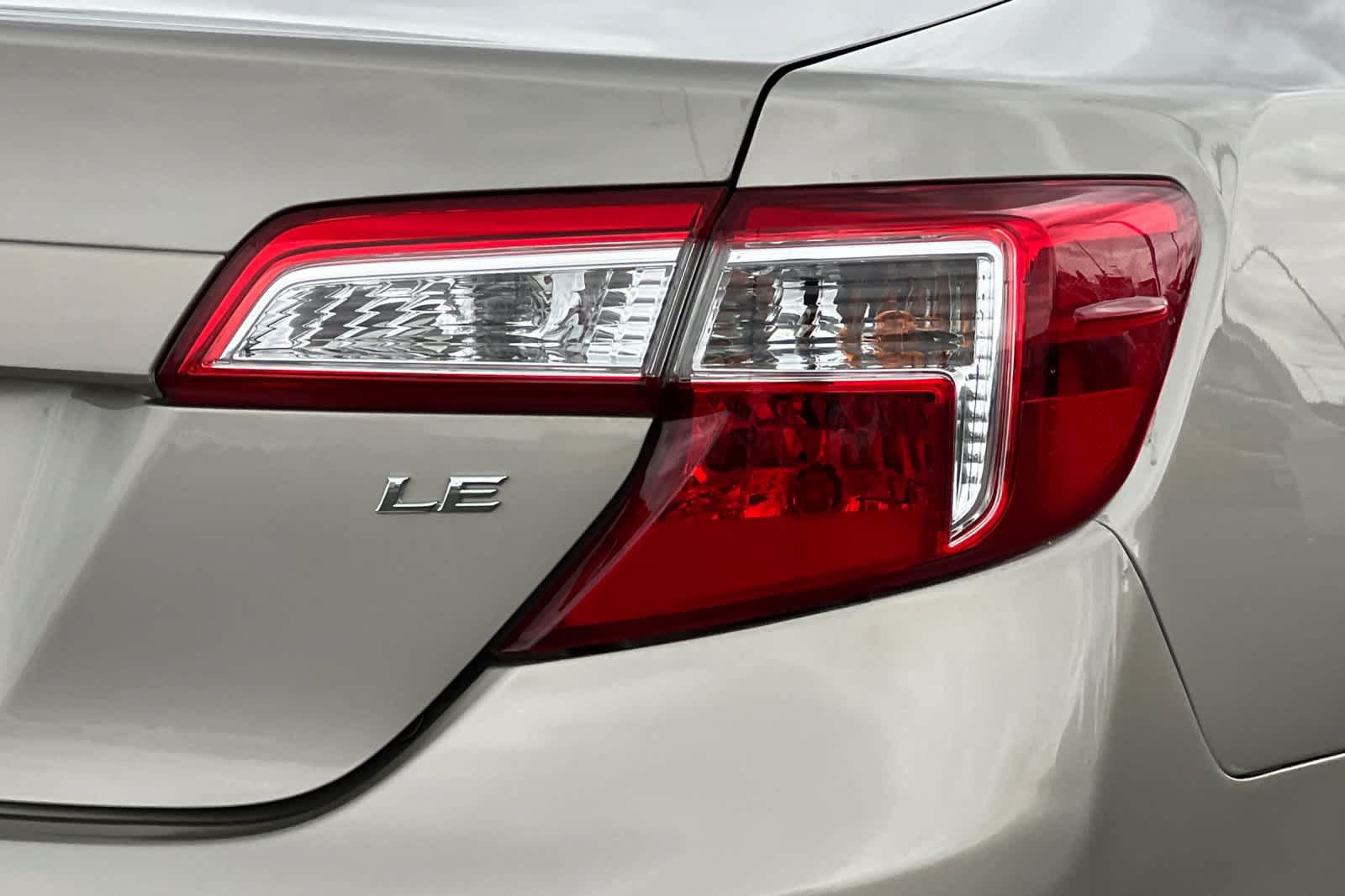 Used 2013 Toyota Camry LE FWD image 29