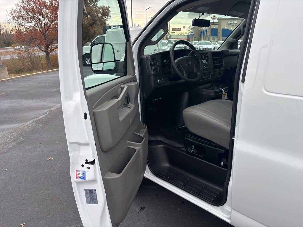 New 2025 Chevrolet Express 2500 w/ Driver Convenience Package image 9