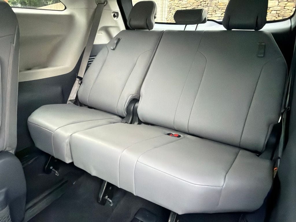 Used 2021 Toyota Sienna XLE AWD/4WD image 26