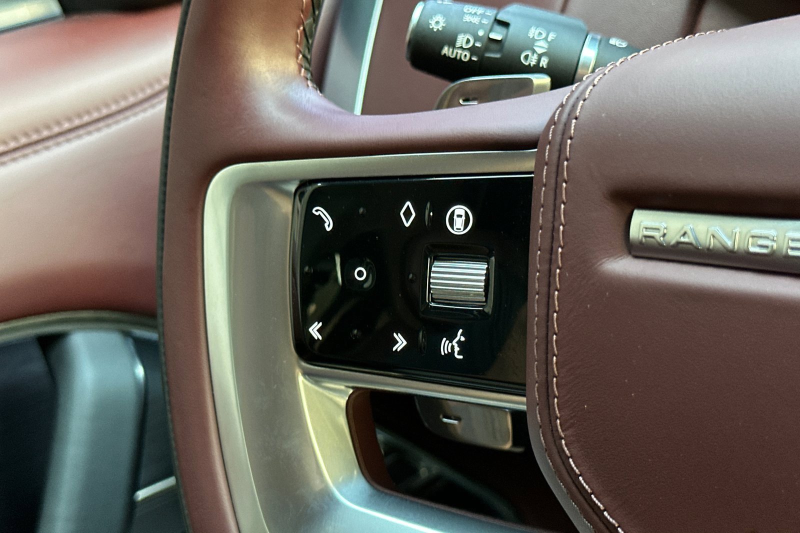 Used 2024 Land Rover Range Rover Autobiography image 28