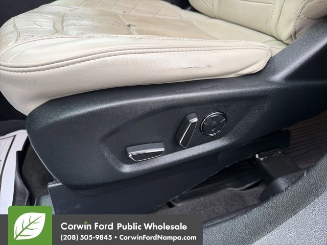 Used 2018 Ford Explorer Platinum image 26