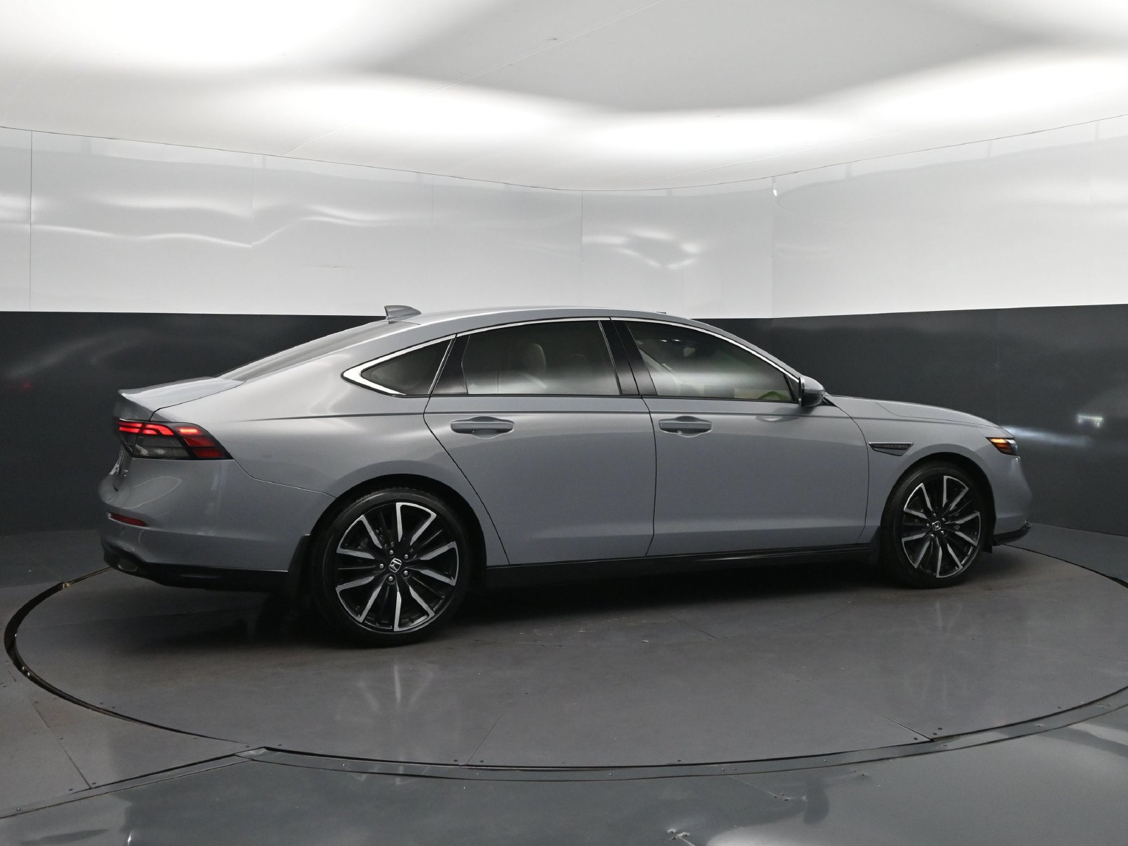 Used 2025 Honda Accord Touring image 8