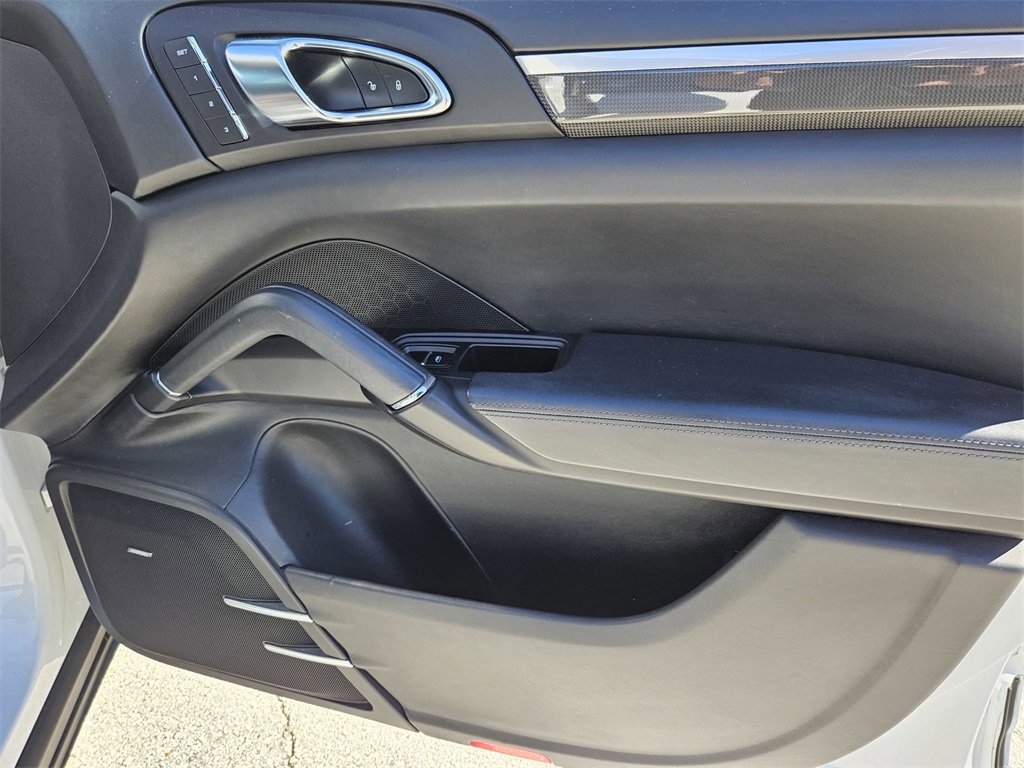 Used 2016 Porsche Cayenne Turbo image 39
