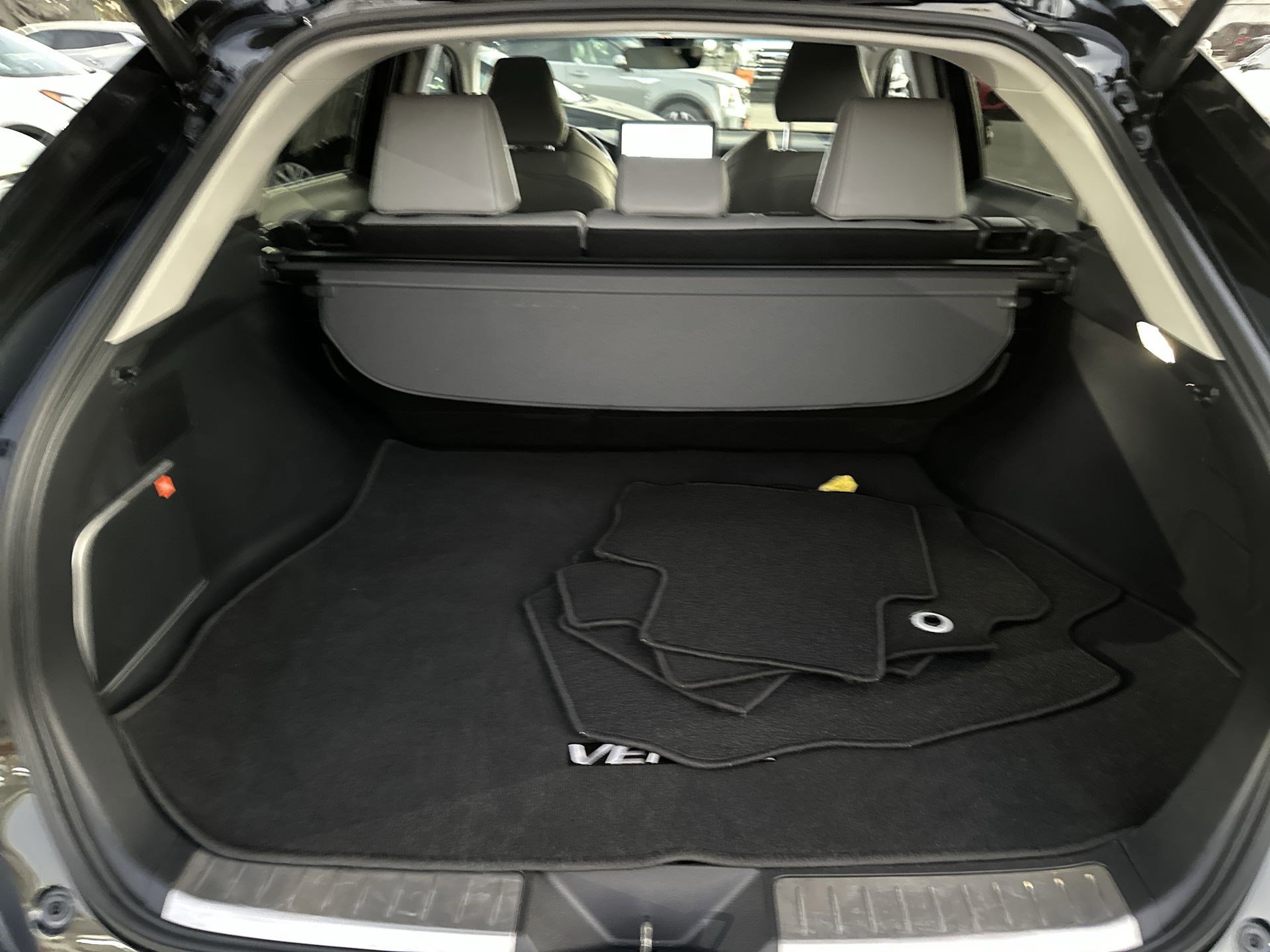 Used 2024 Toyota Venza XLE image 19