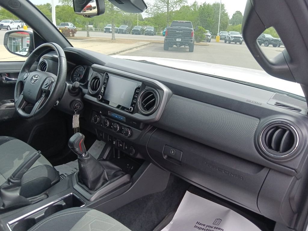 Used 2021 Toyota Tacoma TRD Off-Road w/ Technology Package AWD/4WD image 32