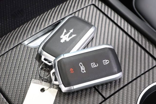Used 2024 Maserati Grecale Trofeo AWD/4WD image 34