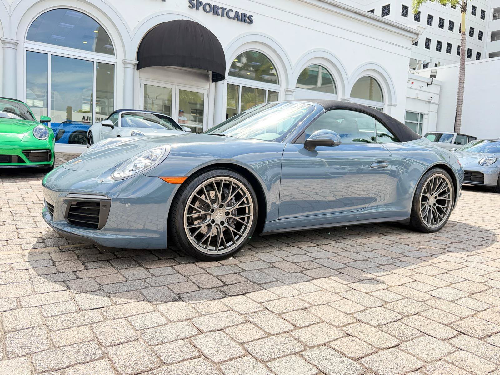 Used 2017 Porsche 911 Carrera 4 AWD/4WD image 3