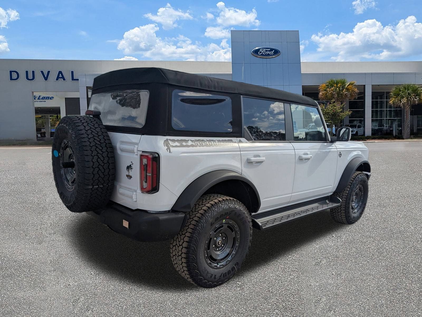 New 2025 Ford Bronco Outer Banks w/ Sasquatch Package AWD/4WD image 4