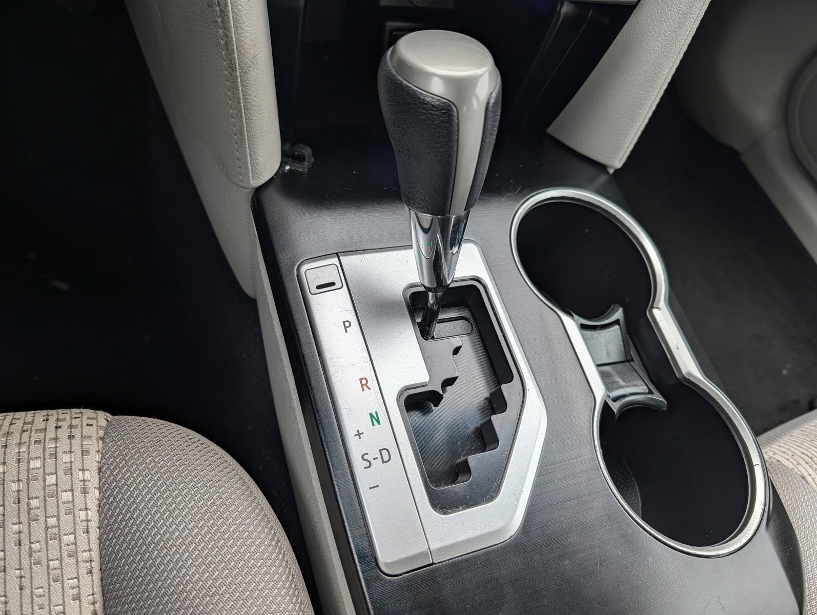 Used 2013 Toyota Camry LE image 22