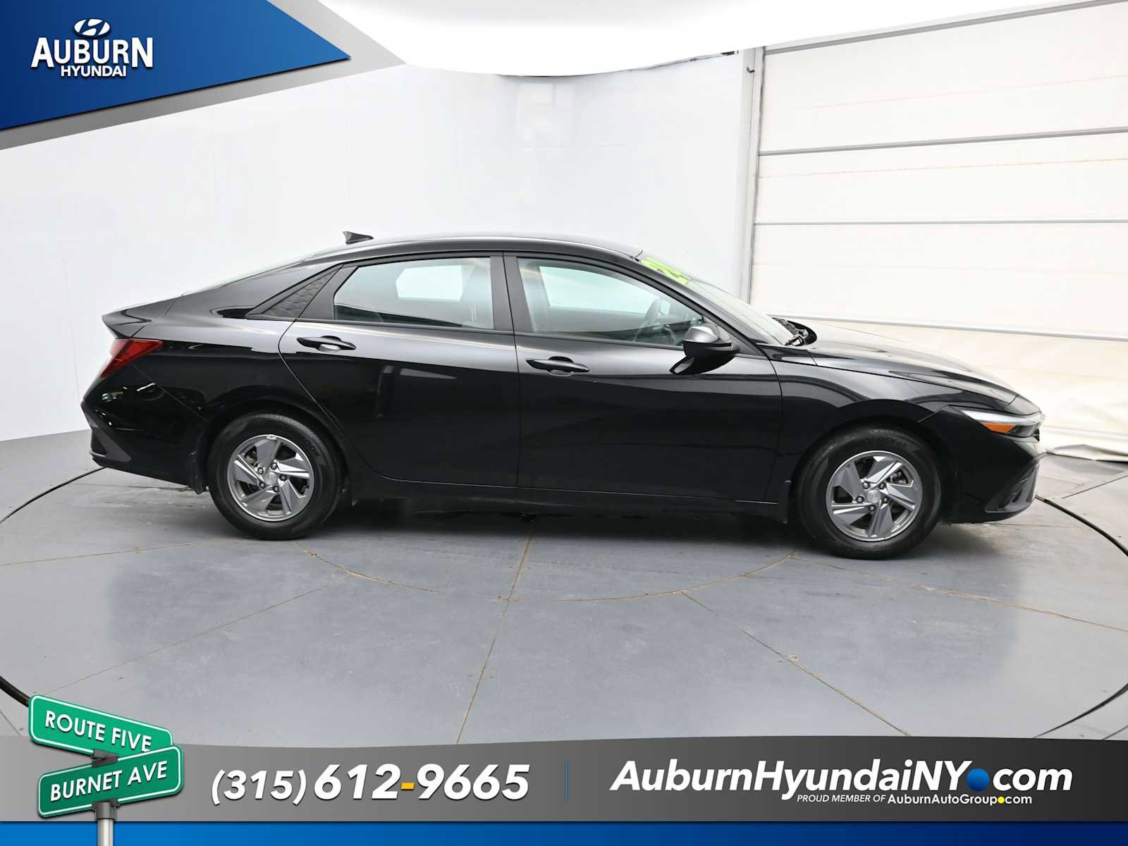 Used 2024 Hyundai Elantra SE FWD image 18