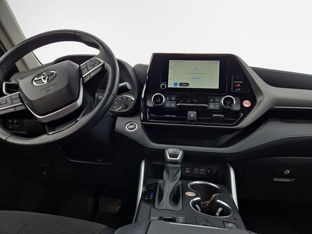 Used 2023 Toyota Highlander LE image 21