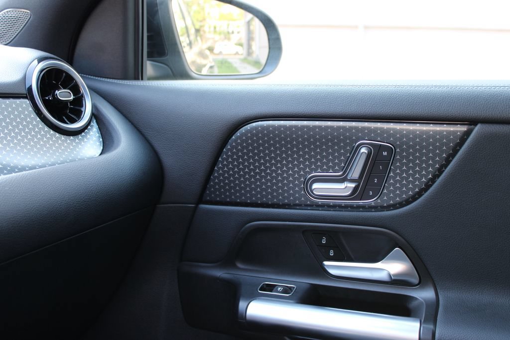 Used 2025 Mercedes-Benz GLA 250 image 17