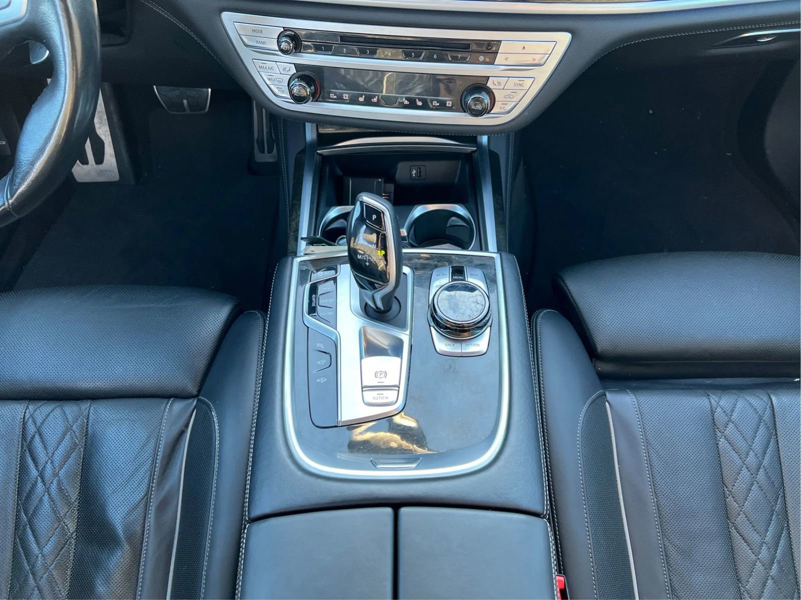 Used 2019 BMW 740i xDrive w/ Executive Package image 9