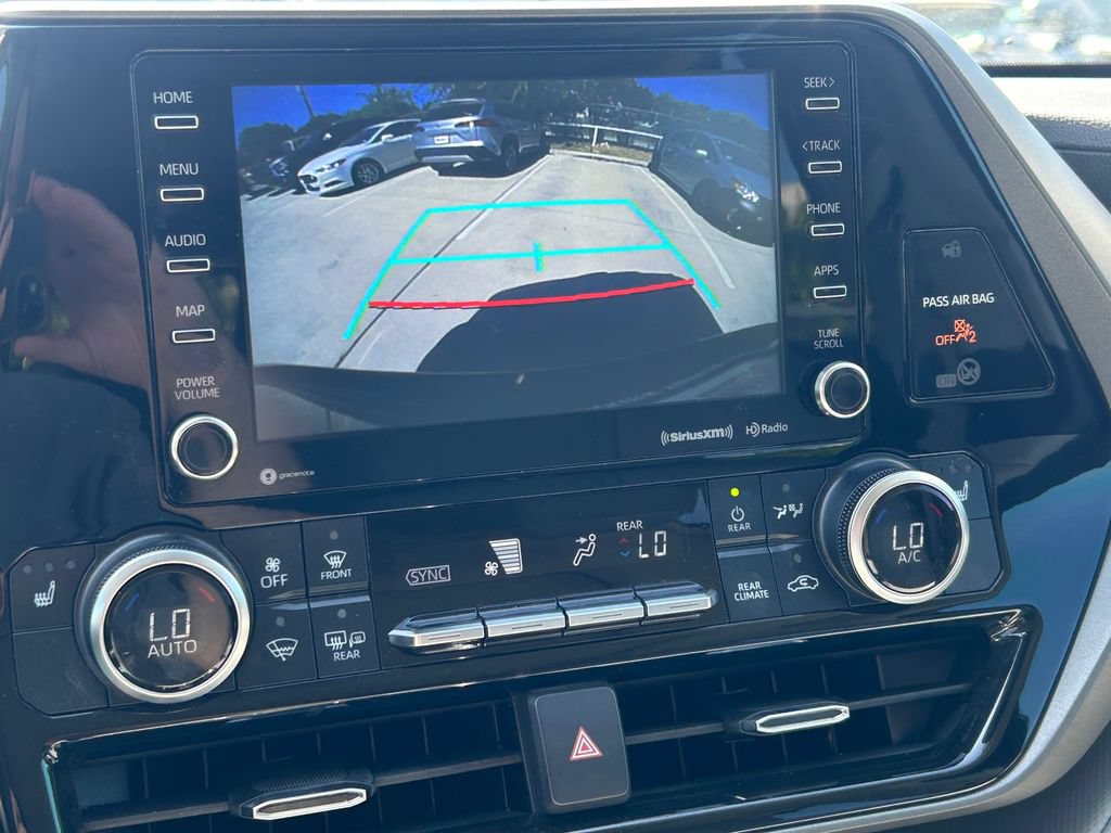 Used 2022 Toyota Highlander XLE FWD image 34