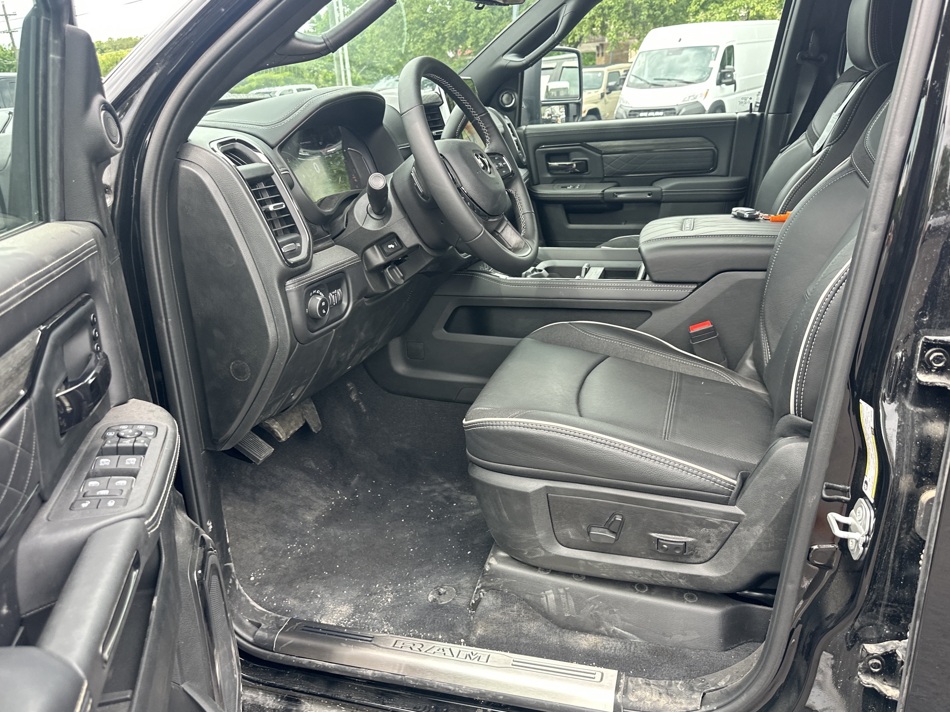 New 2026 RAM 3500 Limited AWD/4WD image 28