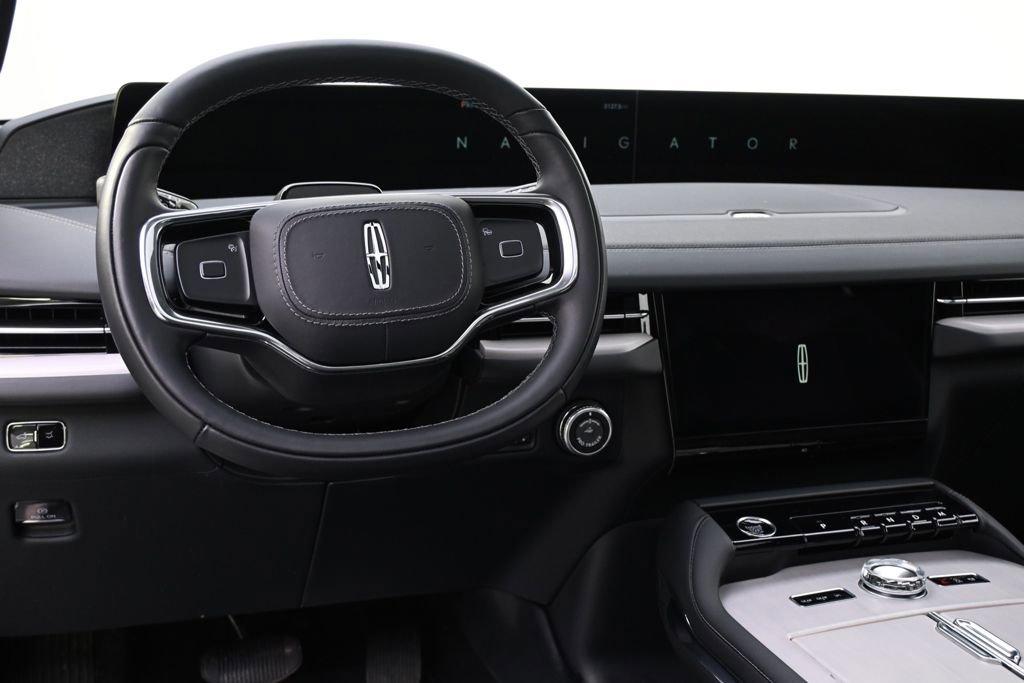 New 2026 Lincoln Navigator Reserve w/ Jet Appearance Package image 12