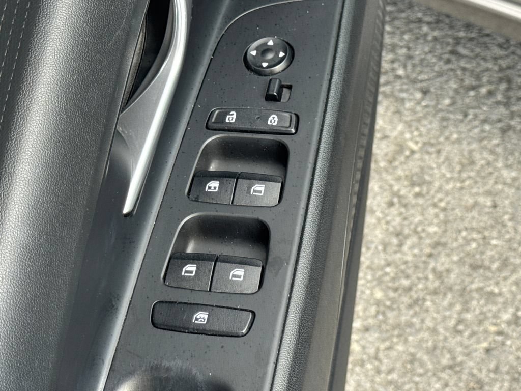 Used 2023 Hyundai Elantra SE w/ Cargo Package FWD image 24