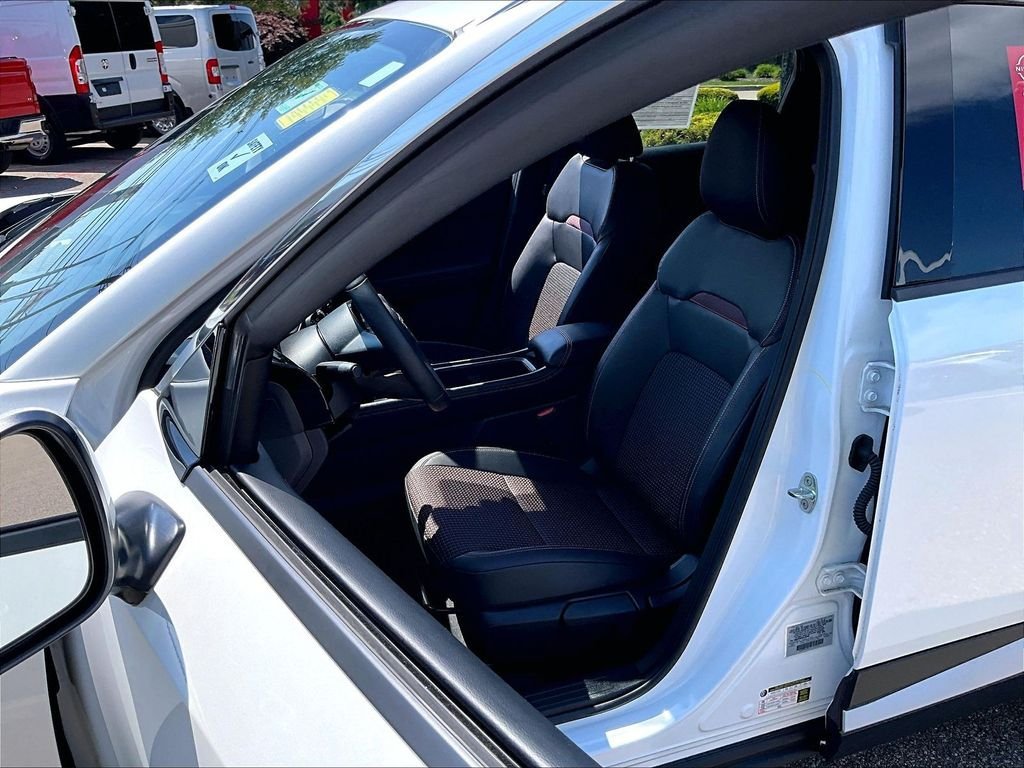 Certified 2025 Nissan Kicks SR AWD/4WD image 10