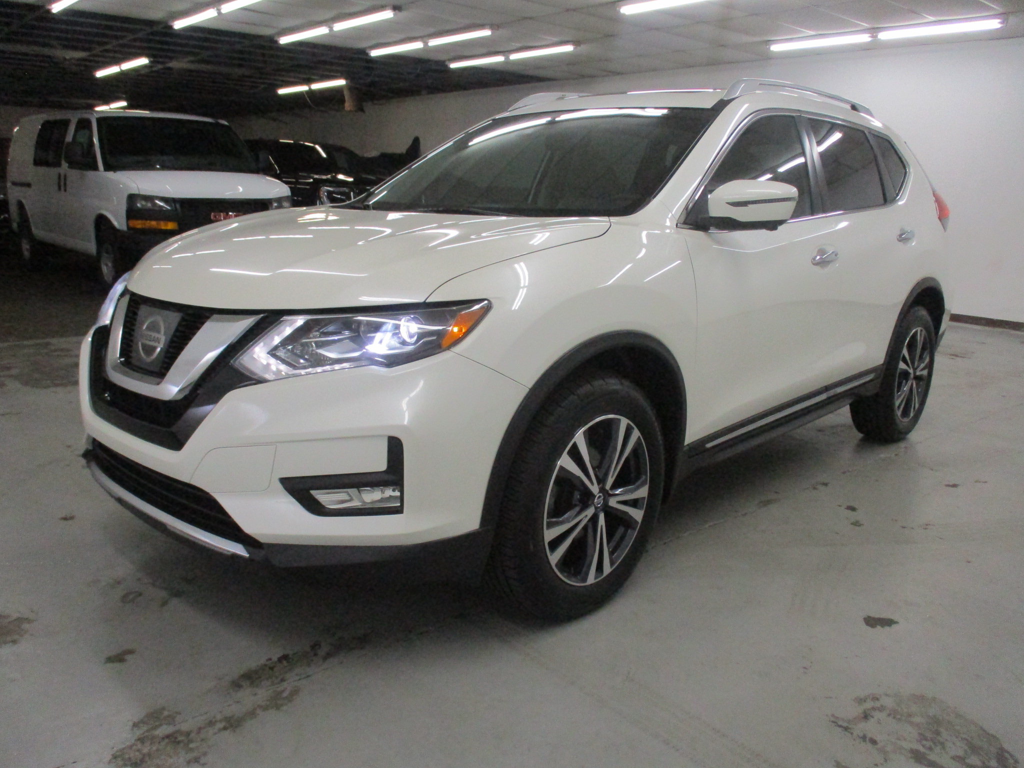 Used 2017 Nissan Rogue SL w/ SL Premium Package AWD/4WD image 3