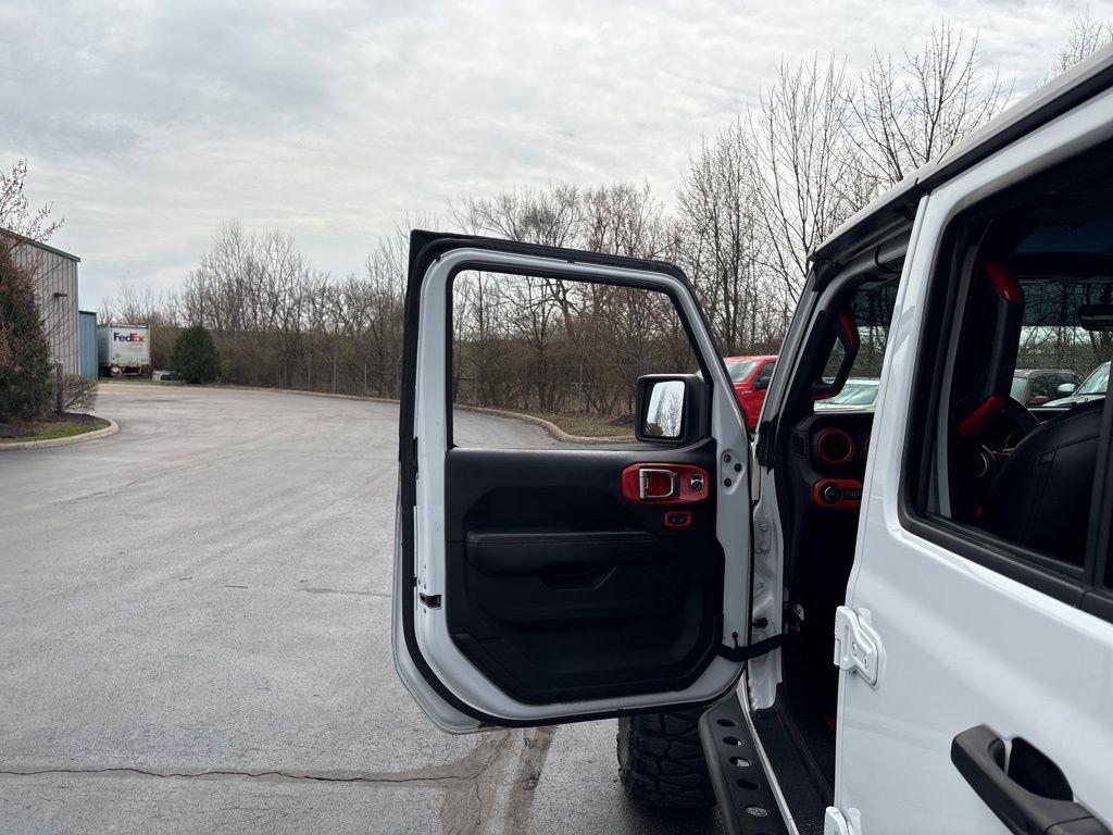 Used 2018 Jeep Wrangler Unlimited Sahara image 18