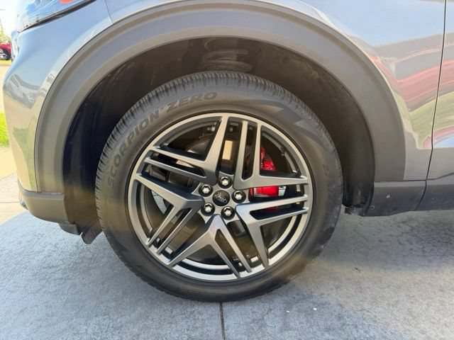 Used 2025 Ford Explorer ST-Line w/ ST-Line Street Pack AWD/4WD image 4