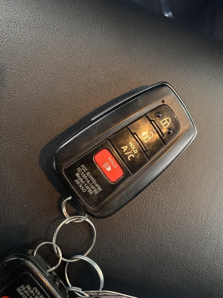Used 2019 Toyota Prius Prime Advanced FWD image 29