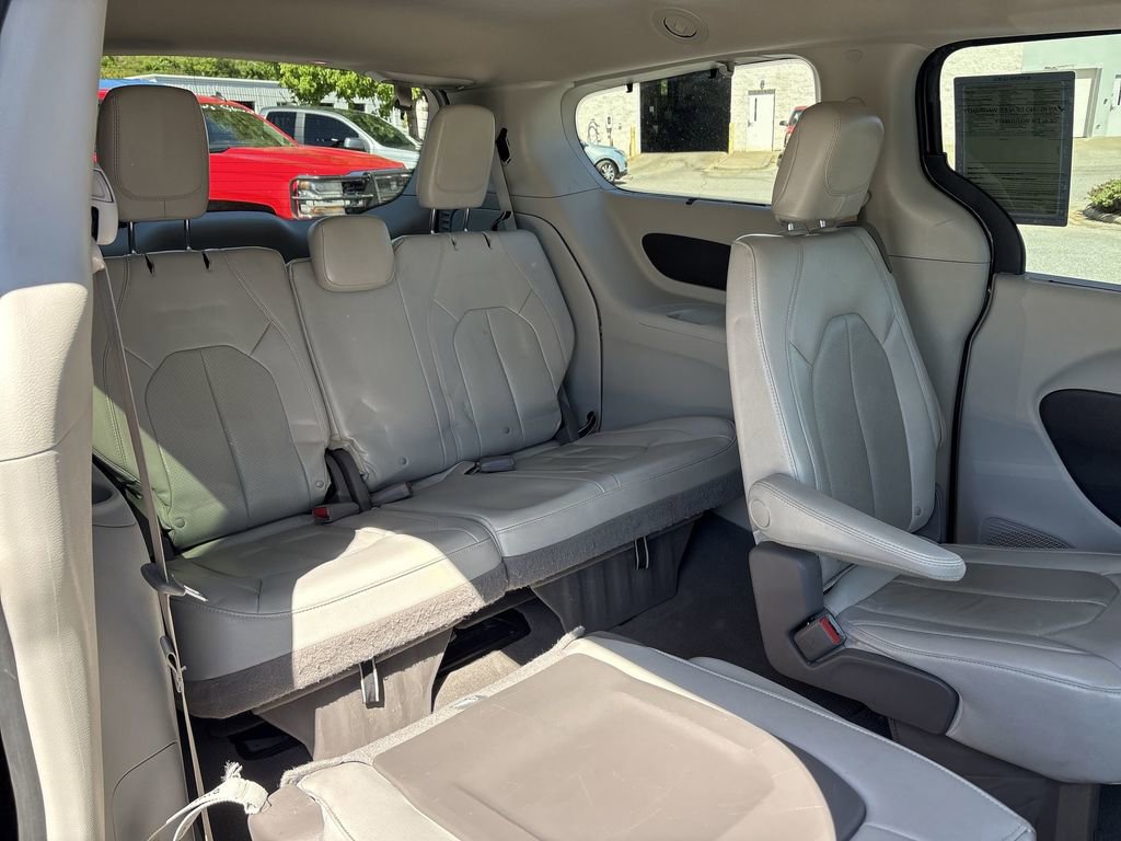 Used 2021 Chrysler Pacifica Touring-L FWD image 27