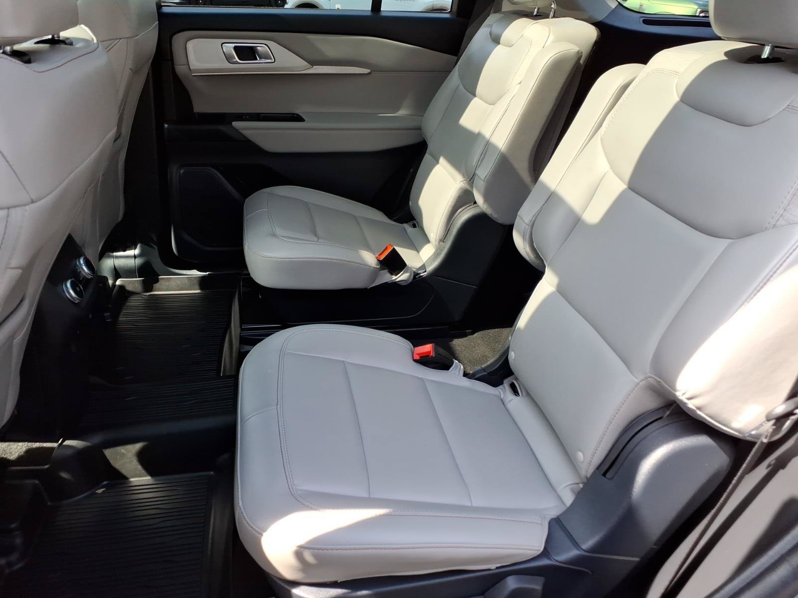Certified 2025 Ford Explorer Active w/ Active Comfort Package AWD/4WD image 23