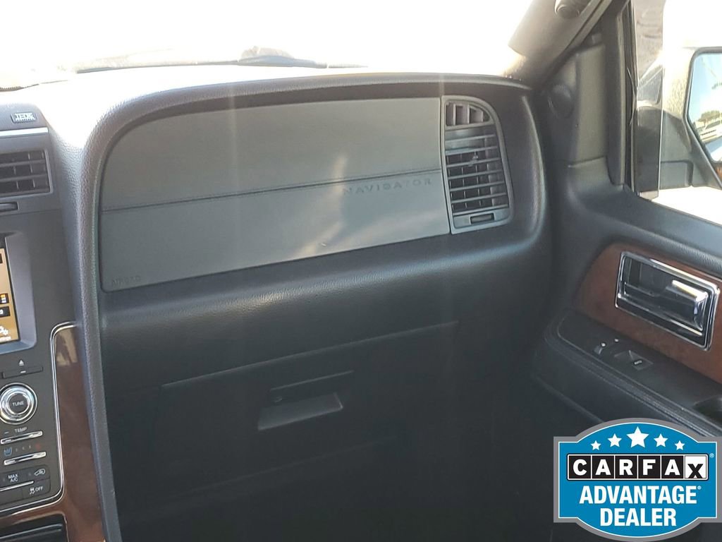 Used 2017 Lincoln Navigator Select image 27