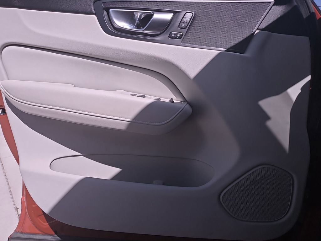 Used 2023 Volvo XC60 B5 Core w/ Climate Package image 28